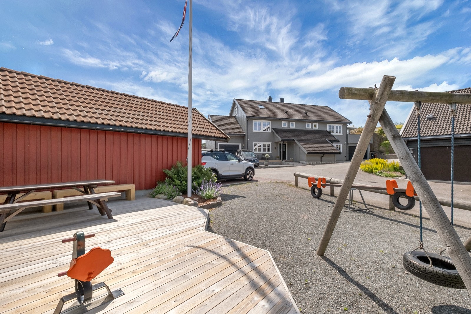 Lekeplass rett ved boligen. Galleribilde