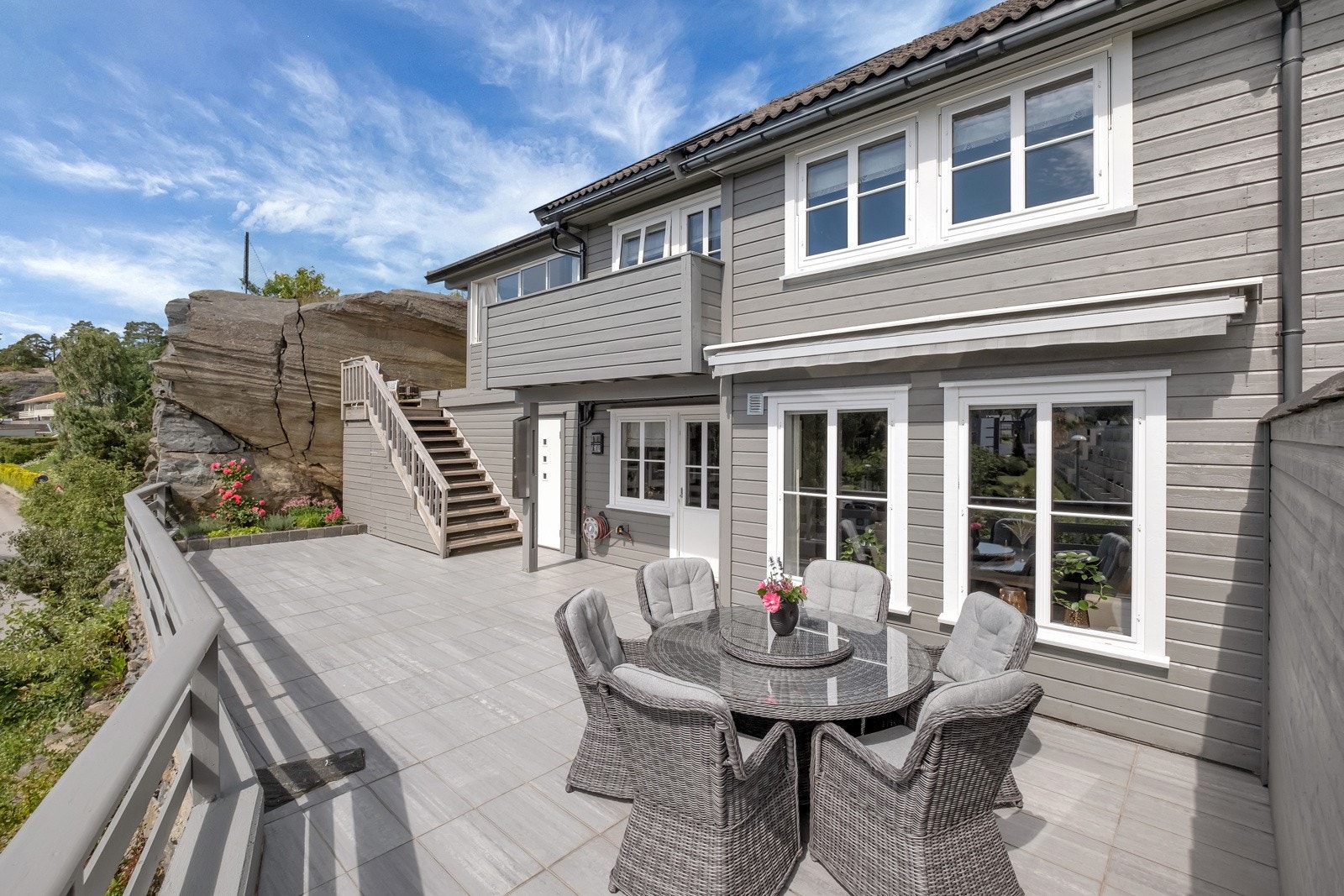 En tiltalende og innholdsrik del av tomannsbolig. Galleribilde