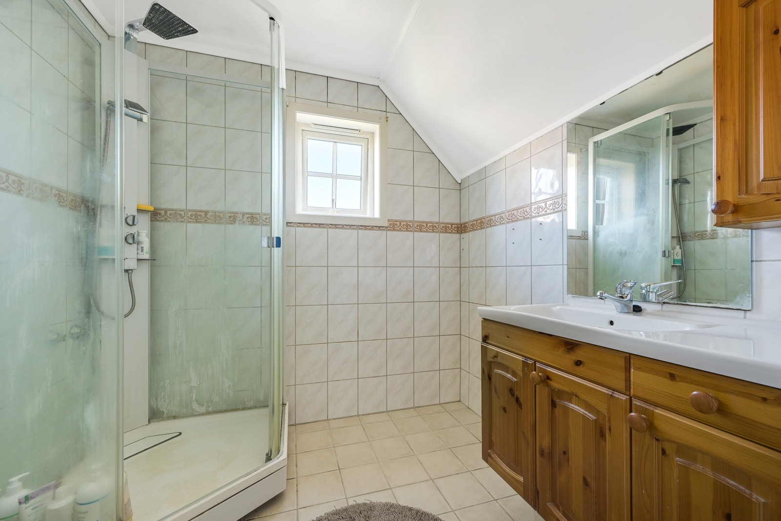 Bad/wc med dusj kabinett. Galleribilde