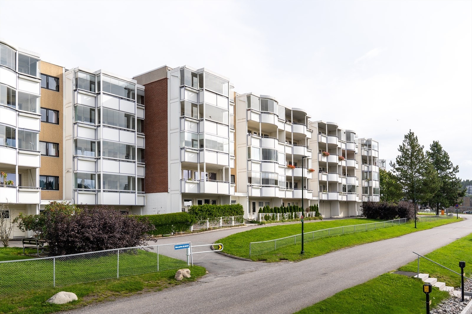 Velkommen til Tulipanveien 8 - Romslig 4-roms med stort potensiale! Galleribilde