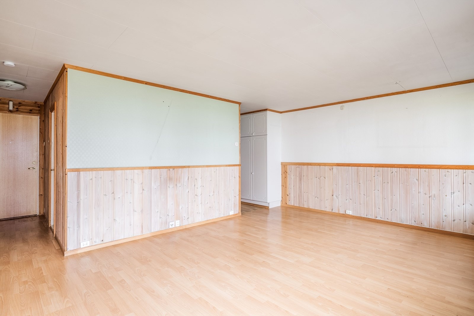Leiligheten har en enkel og eldre standard. Det er påregnelig med oppussing og moderniseringer. Galleribilde