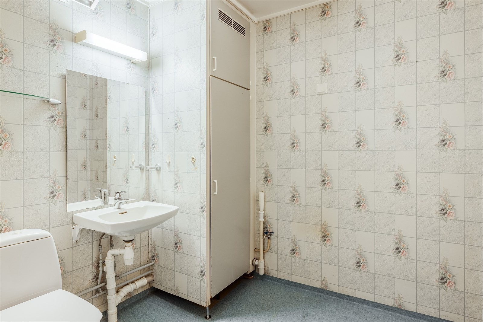 Det er også plass og opplegg for vaskemaskin. Mekanisk avtrekk via felleskanal med utkast til friluft. Galleribilde