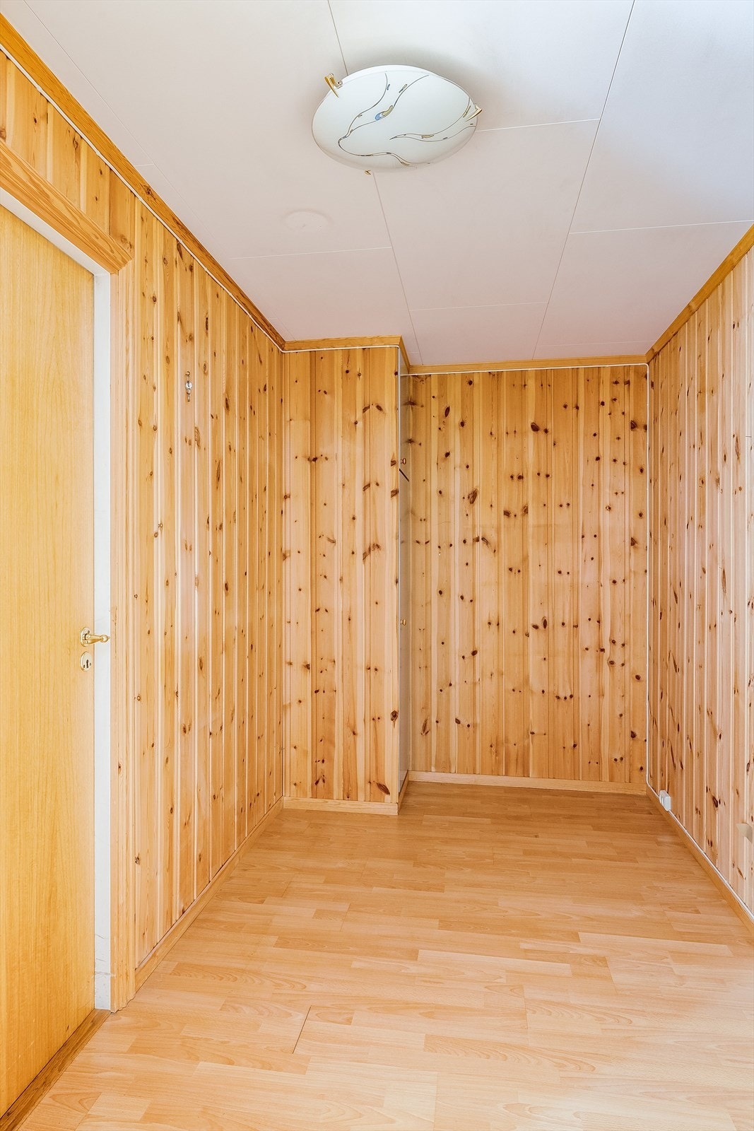 I entréen har du god plass til garderobeløsninger etter eget ønske og behov. Galleribilde