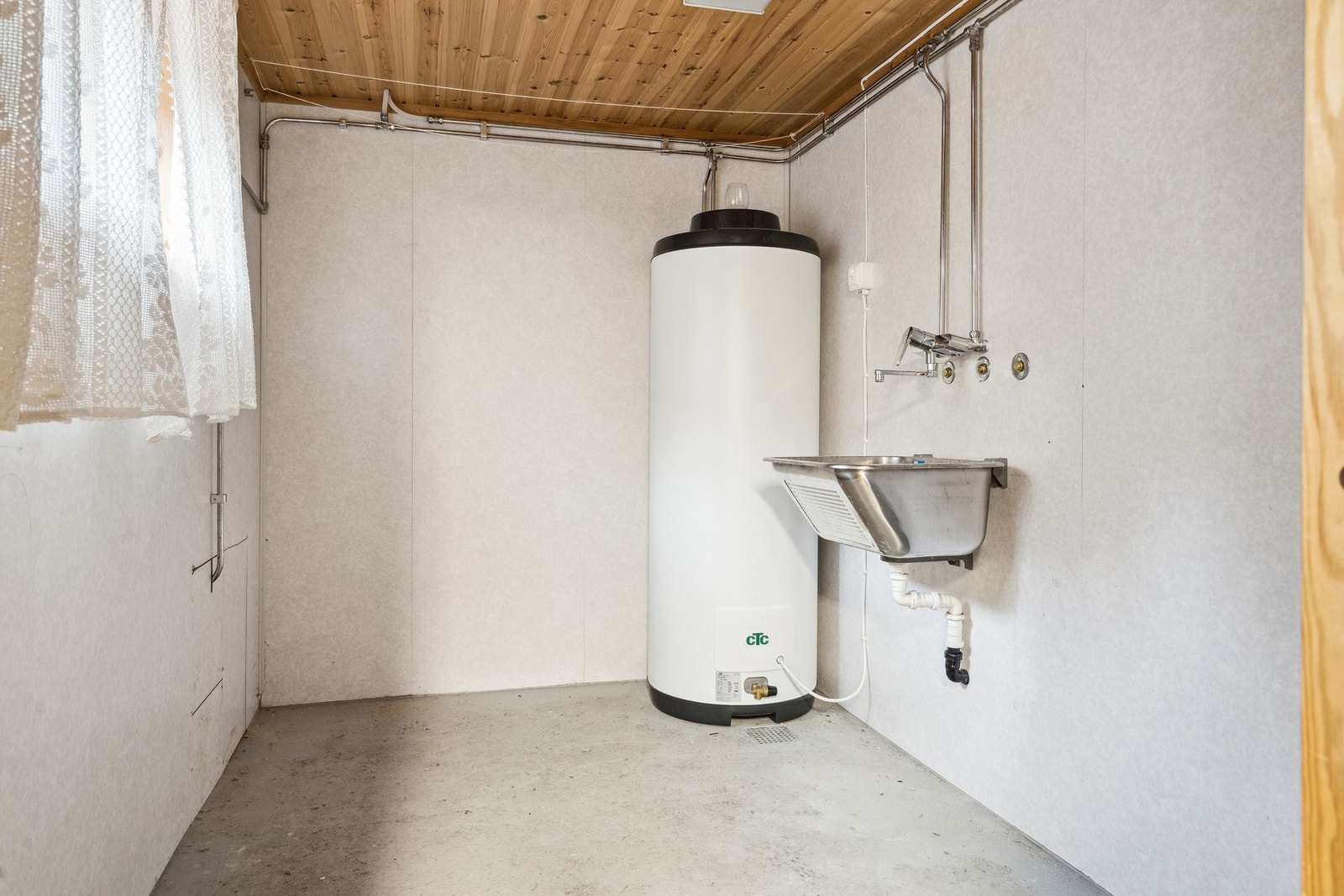 Kjelleren har boder Galleribilde