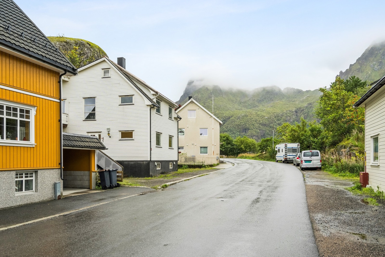 Eiendommen ligger i sentrumsgate i byen Galleribilde