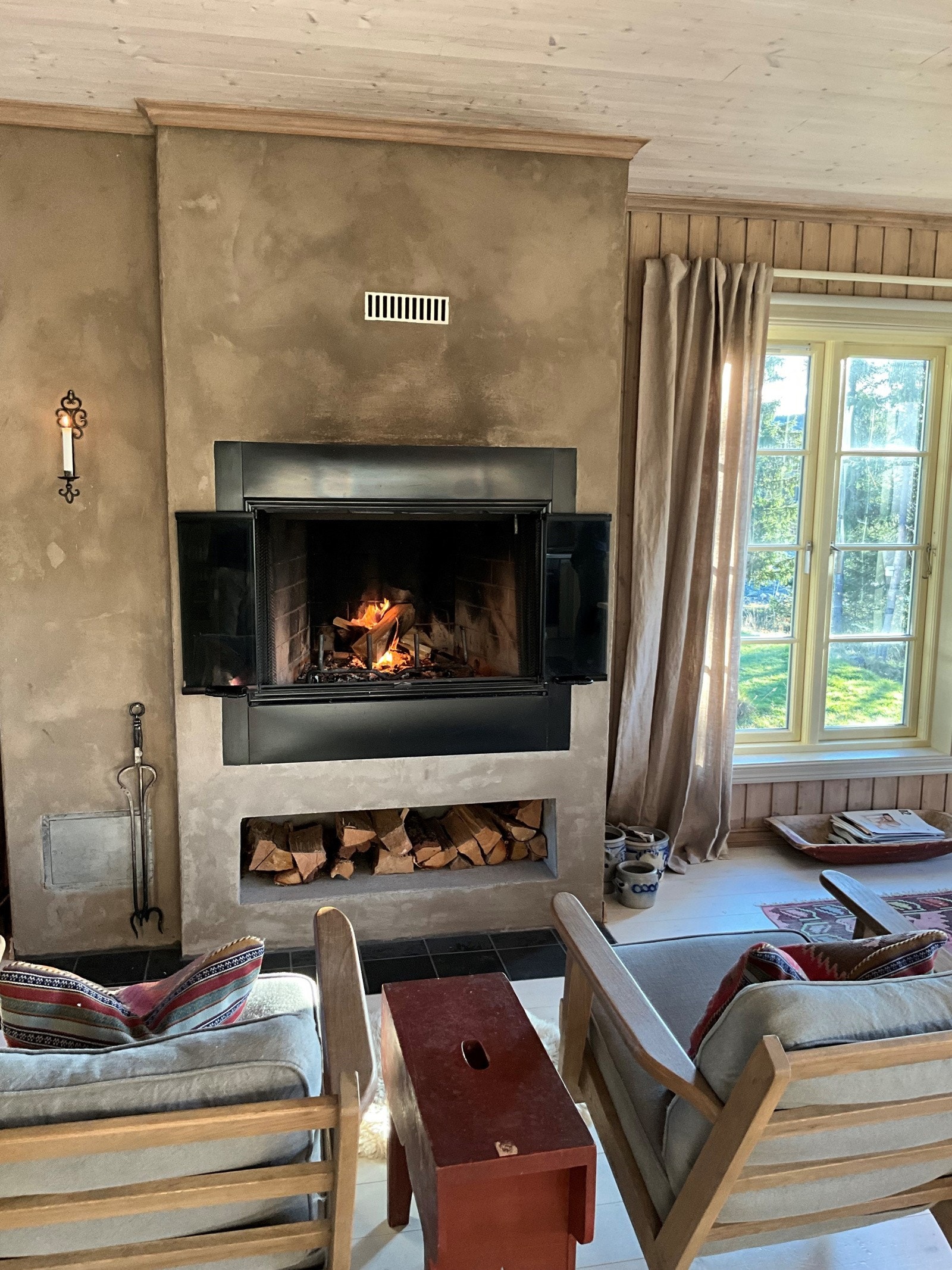 Hyggelig peis som gir en god varme Galleribilde