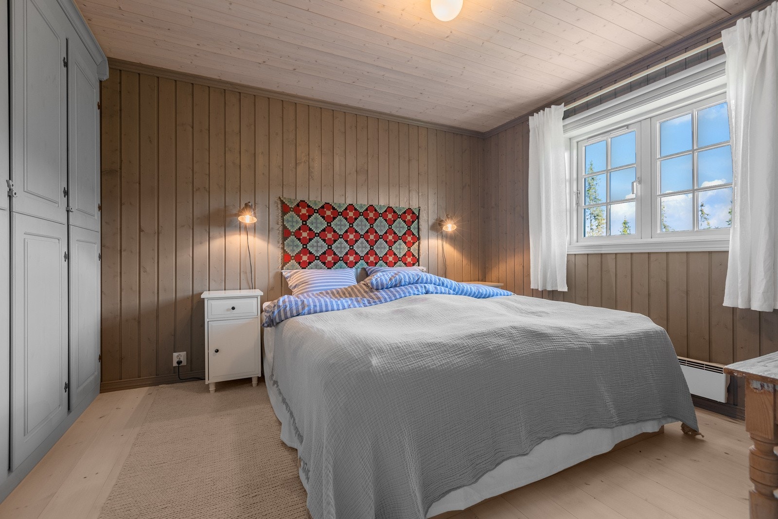 Det er garderoeskap på de to største soverommene. Galleribilde