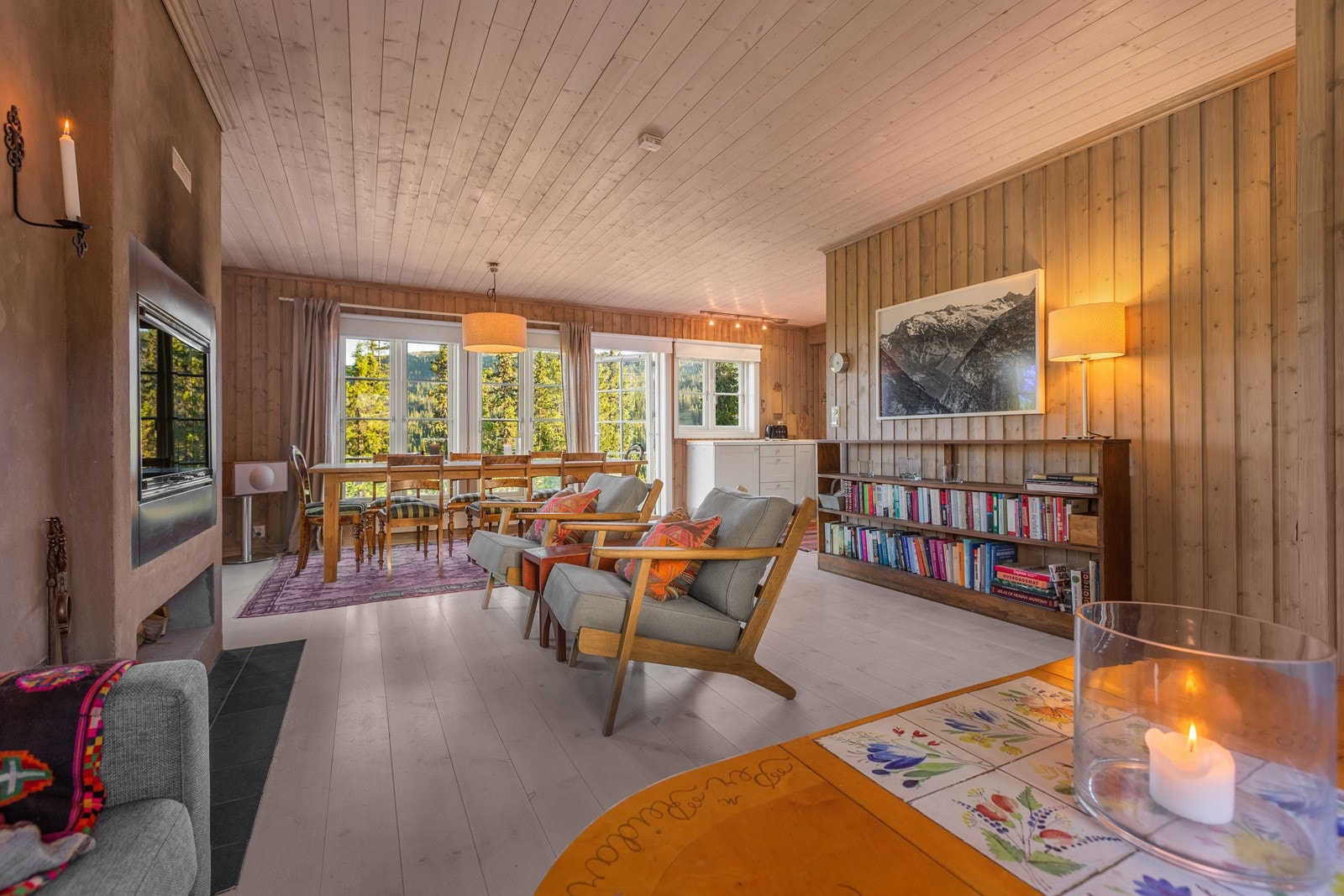 Stuen åpner opp for mange hyggelige stunder. Galleribilde