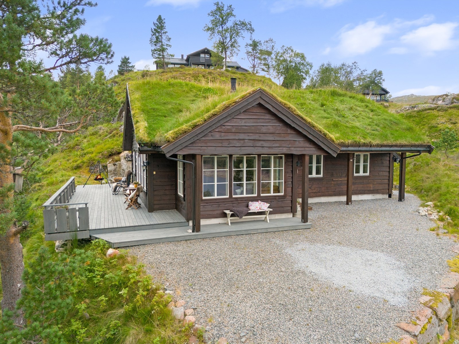 Eiendommen ligger fint til på et høydedrag i hyttefelt i Stordalen. Galleribilde