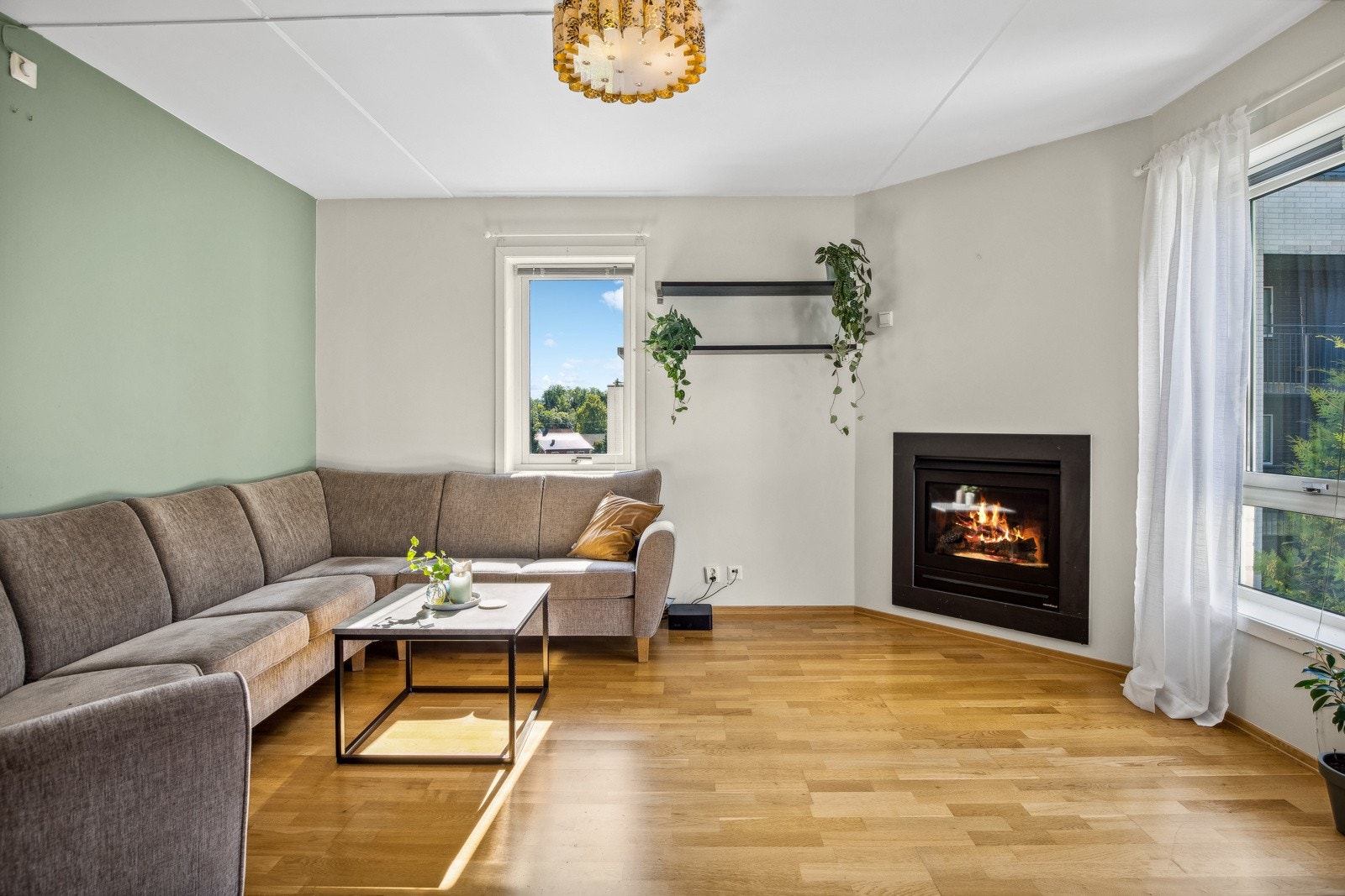 I stuen finner du en innebygget gasspeis fra Heat&Glo, som bidrar til hygge på kalde høst- og vinterdager. Galleribilde