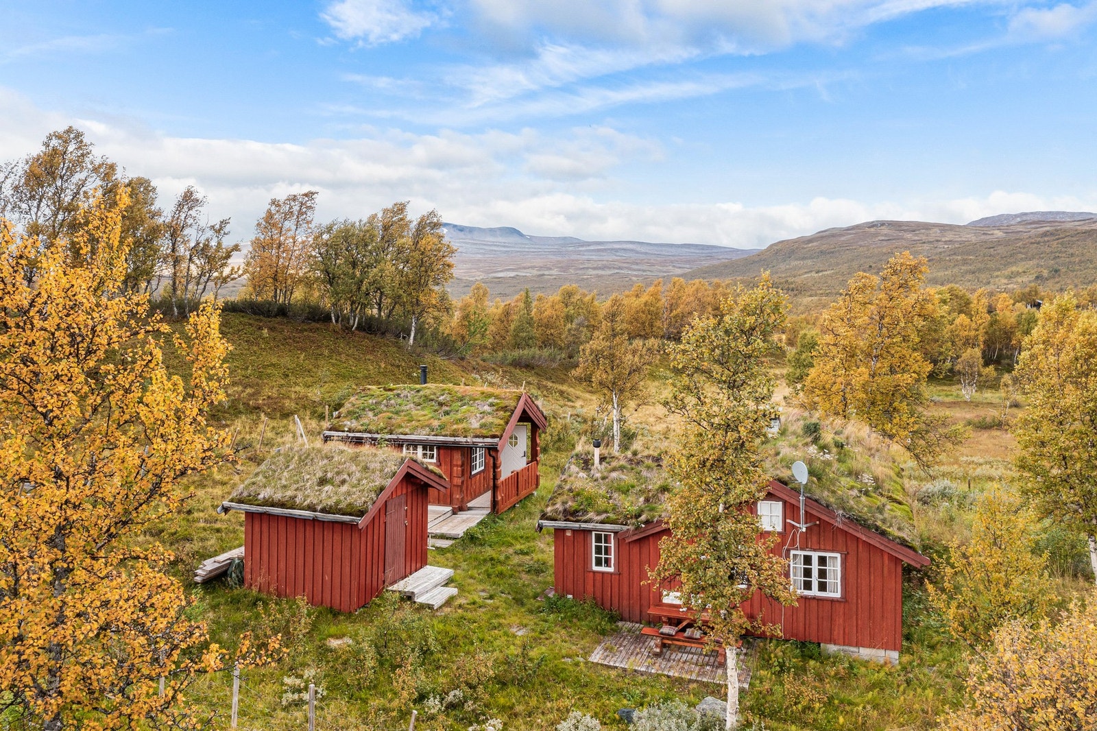 Dette er en velholdt og sjarmerende fritidseiendom med idyllisk, solrik og rolig beliggenhet på Nerskogen. Galleribilde