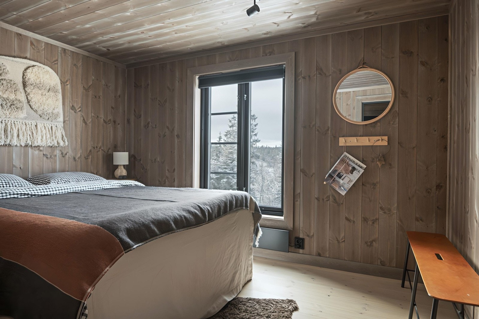 Hele fem gode soverom med god plass til seng og garderobeløsning - her har man plass til hele storfamilien! Galleribilde