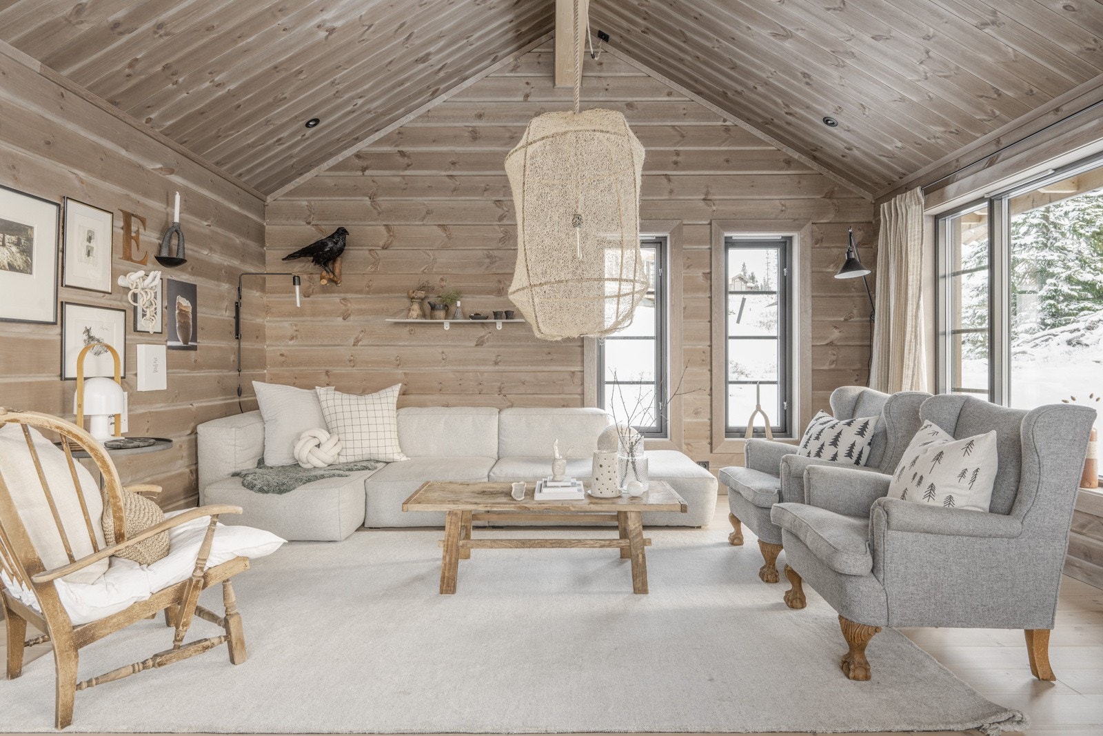 Fra stuen er det utgang til stor markterrasse Galleribilde