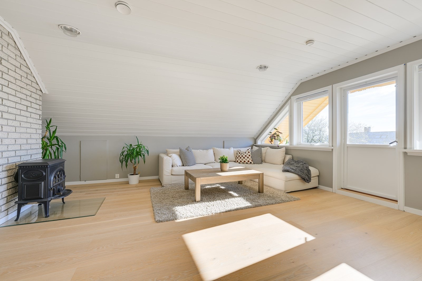 Stor, lys og pen stue Galleribilde