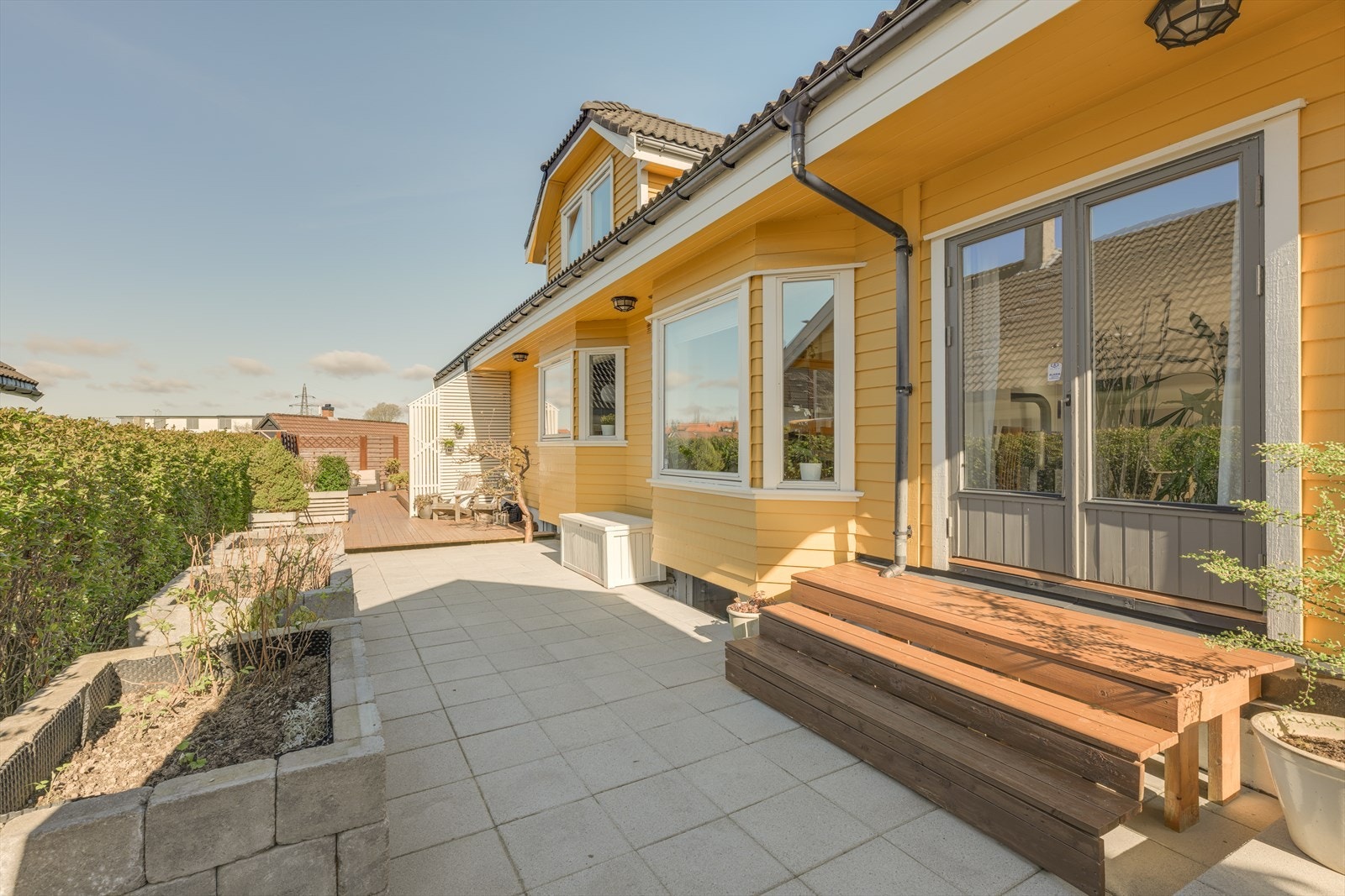 Flott terrasse med gode solforhold Galleribilde