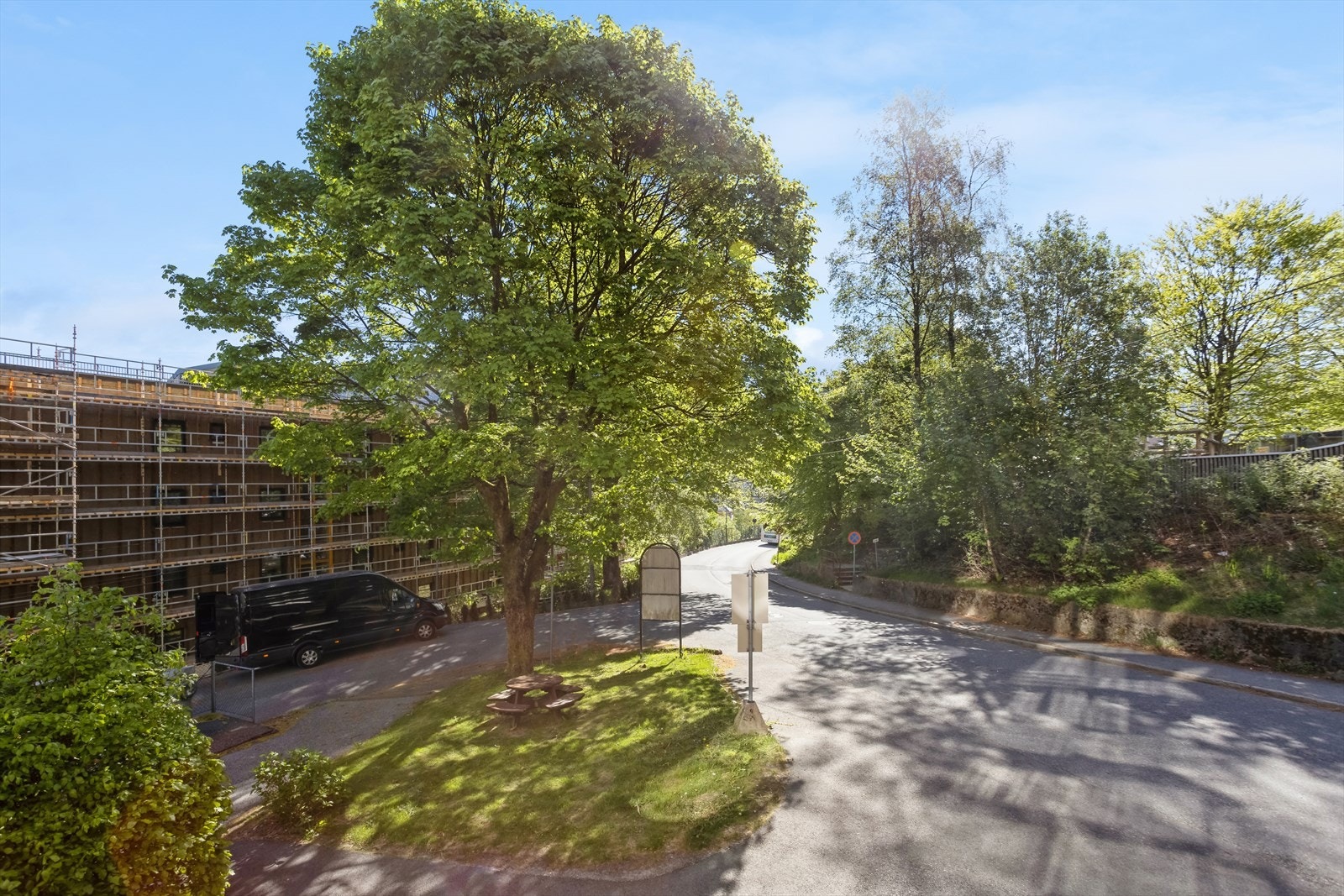 Leiligheten har fri utsikt mot grønt, samt Ulriken store deler av året Galleribilde