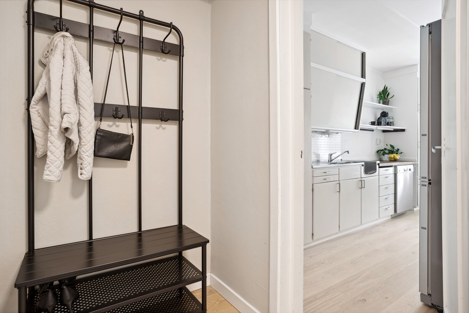 Entréen gir mulighet for oppheng av klær Galleribilde