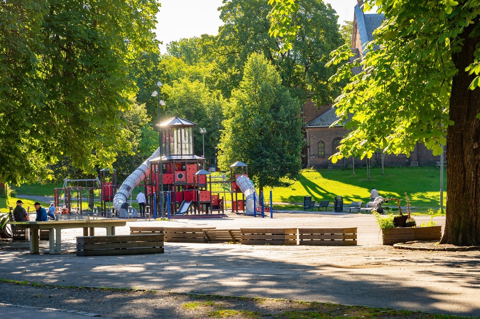 Umiddelbar nærhet til flotte parker og friområder, for både store og små. Galleribilde