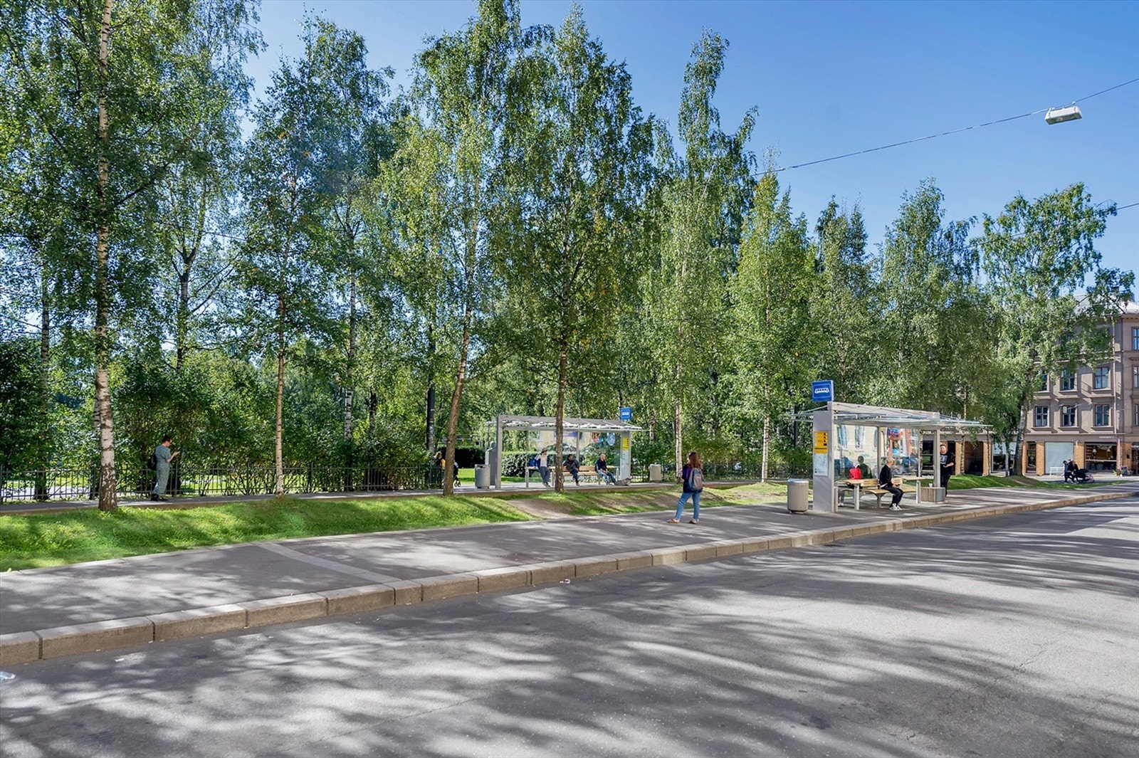 Godt med kollektivtilbud fra Birkelunden og Olaf Ryes plass. Galleribilde