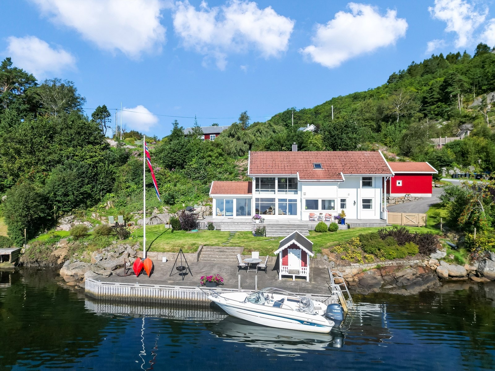 En sjelden mulighet er for salg med alt en Sørlandseiendom bør inneholde. Galleribilde