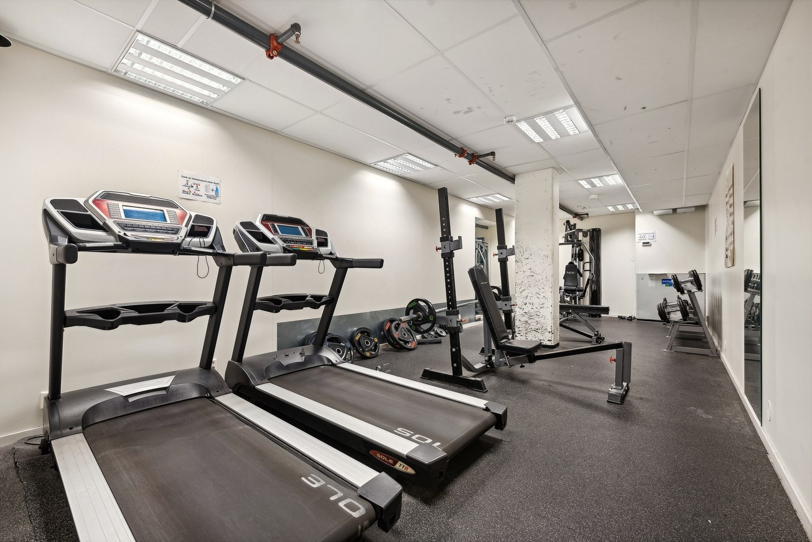 Som en ekstra bonus har beboerne tilgang til et flott felles trimrom. Her kan du holde deg i form og benytte deg av gode treningsfasiliteter uten å måtte forlate bygget. Galleribilde