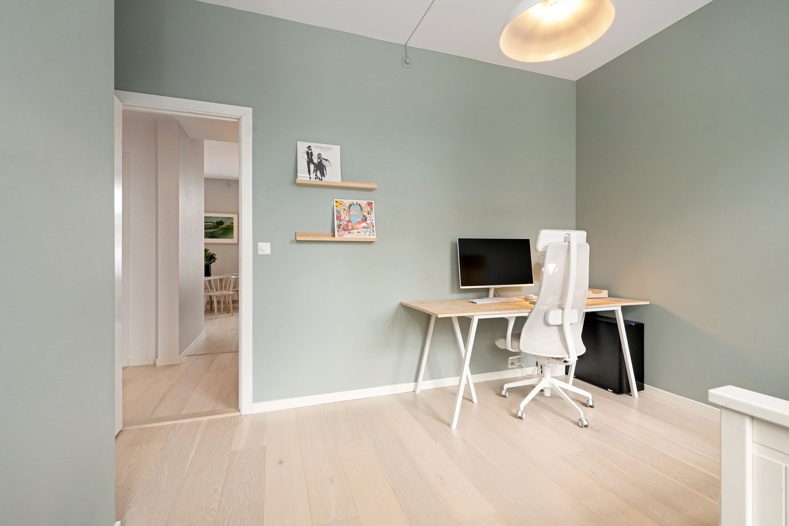 Dersom man ikke trenger to soverom, passer det ypperlig å innrede rommet til kontor, hobbyrom eller andre ønskelige formål. Galleribilde