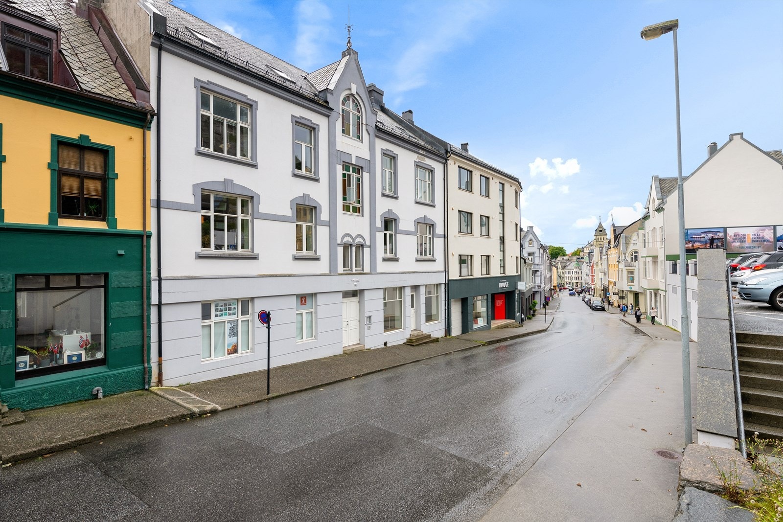 Moderne leilighet med sentral beliggenhet midt i Ålesund sentrum med gangavstand til alt byen har å tilby. Galleribilde