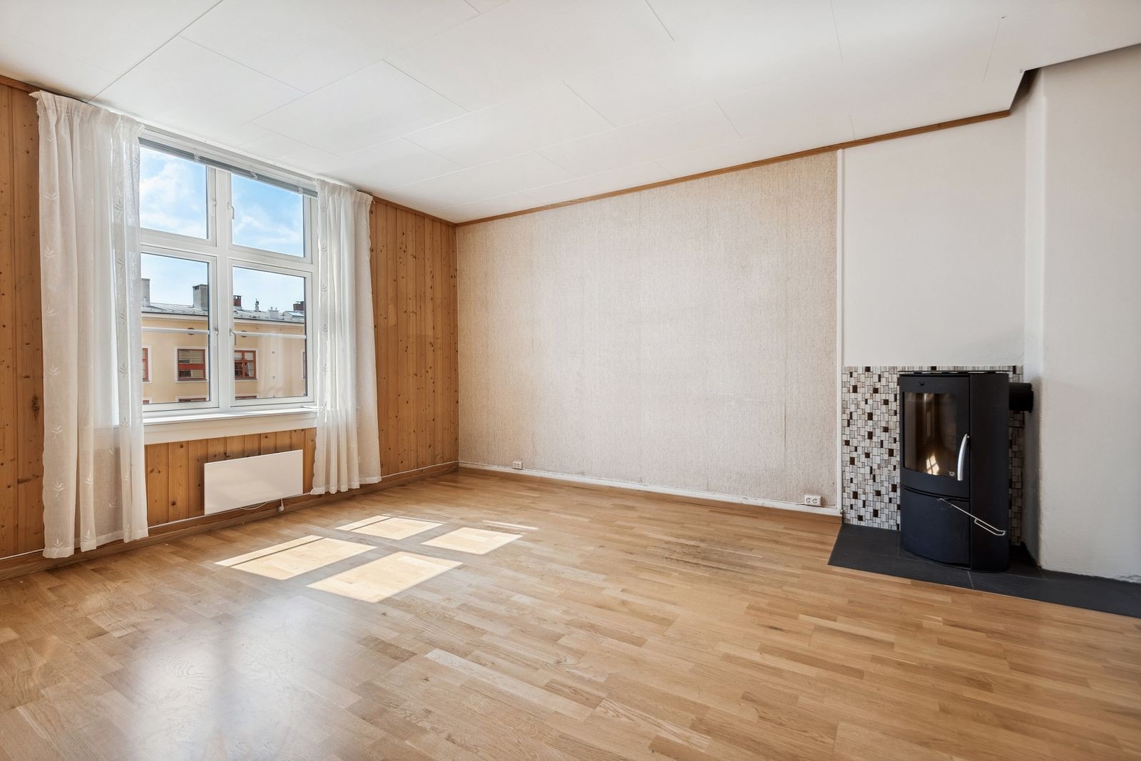 Peis i stue. Galleribilde