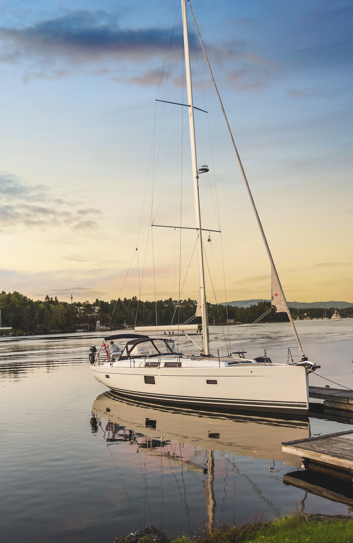 Kveldsbadet og solnedgangen nytes på egen brygge Galleribilde