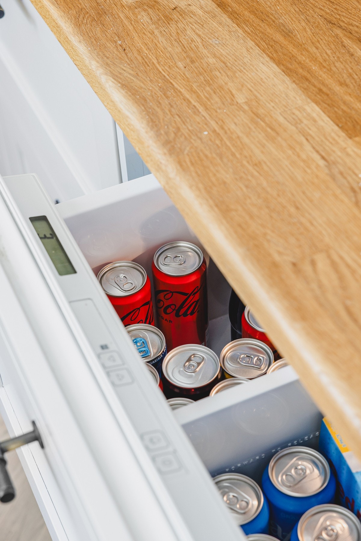 kjøleskuffer fra SubZero er integrert i innredningen Galleribilde