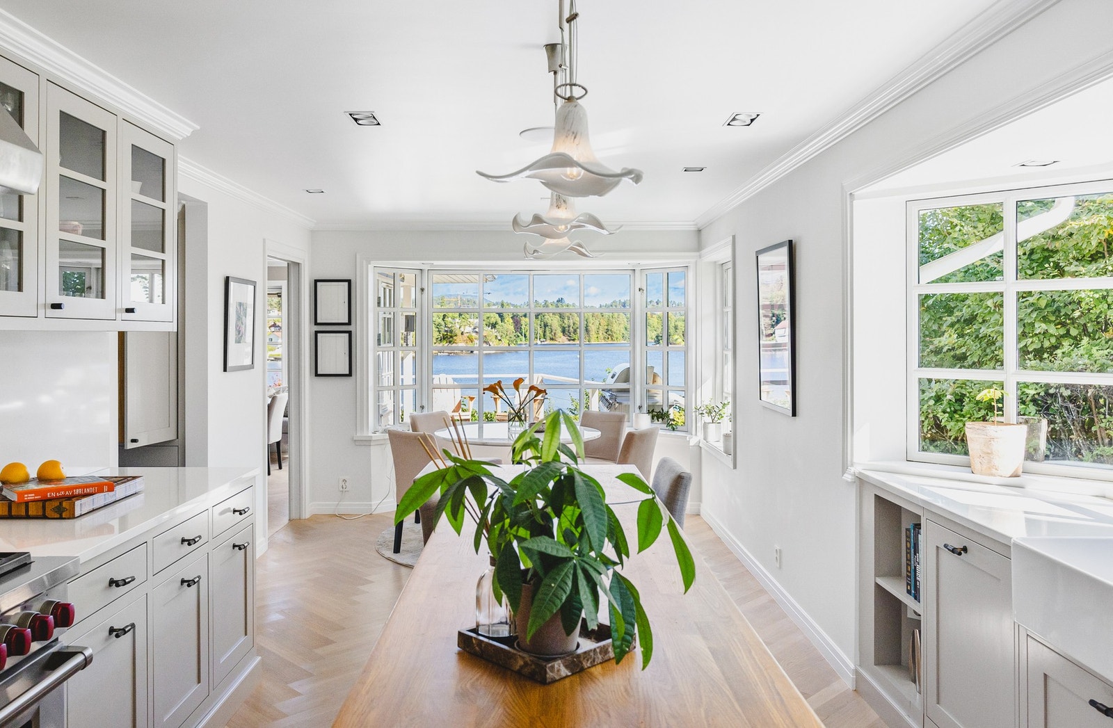 Maten kan lages mens du nyter utsikt mot vannet Galleribilde