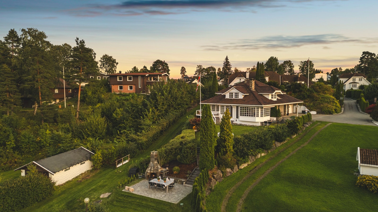 Hagen fremstår meget pent opparbeidet og velholdt Galleribilde