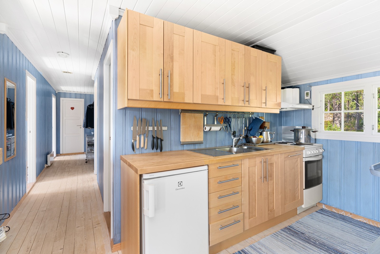 Det er installert helårs bruksvann til hytteveggen. Galleribilde