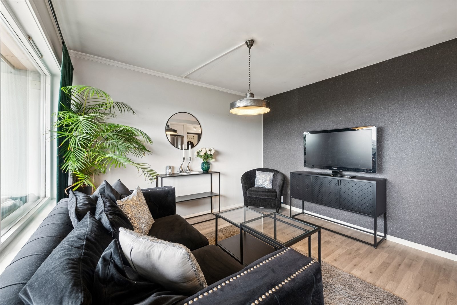 Stuen er et sosialt samlingspunkt for familie og venner, og passer ypperlig for store sammenkomster således som for avslapping. Galleribilde