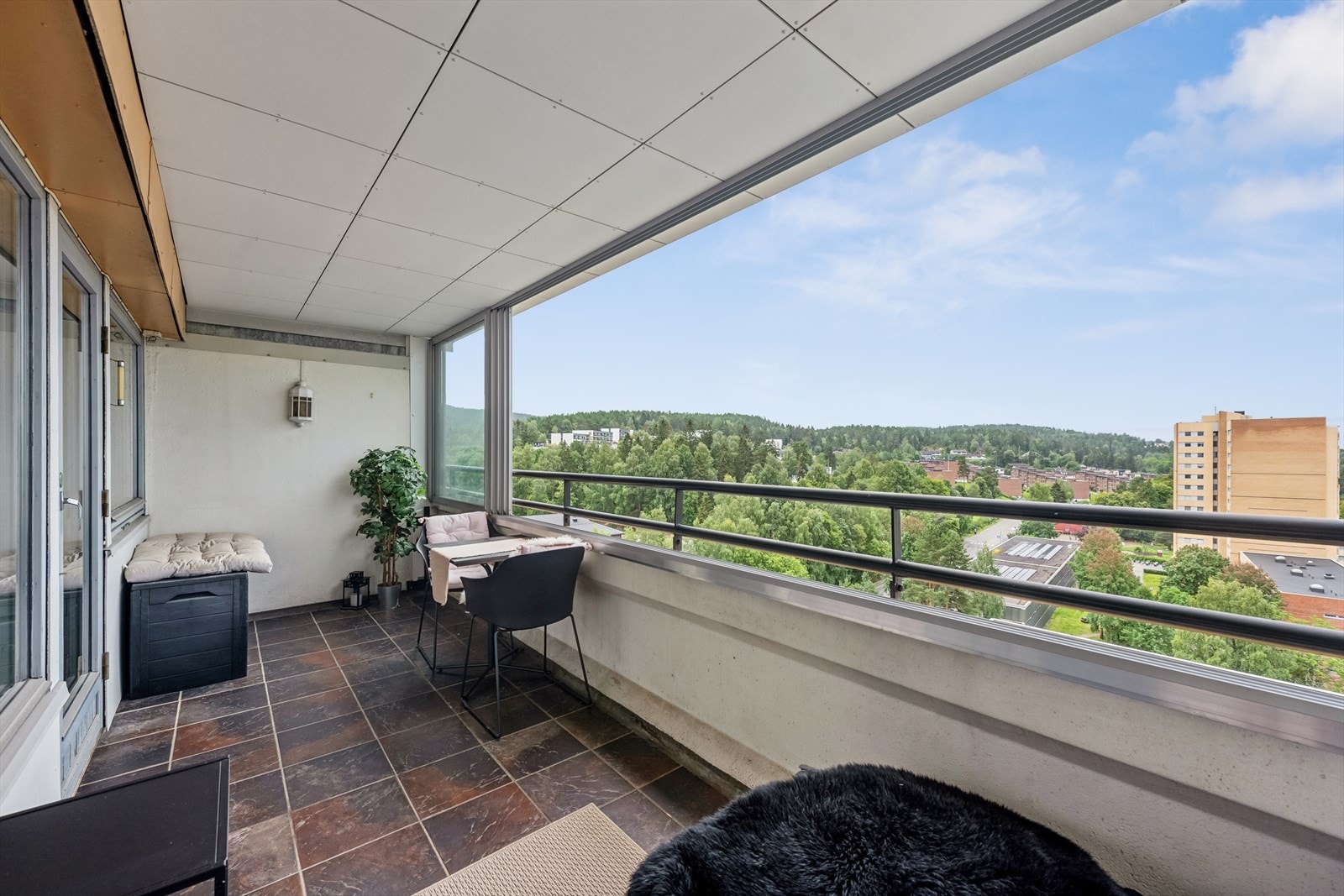 På balkongen er det god plass til å sette utemøblene sine og virkelig nyte de herlige omgivelsene. Galleribilde