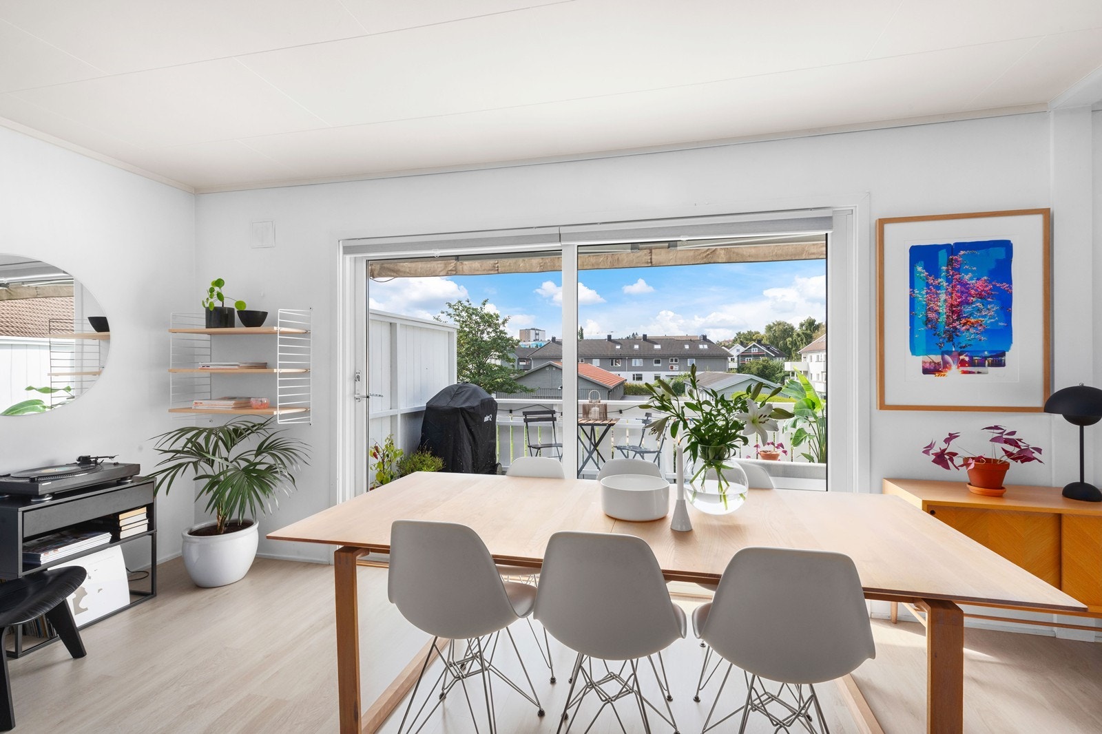 Utgang fra stue via skyvedør Galleribilde