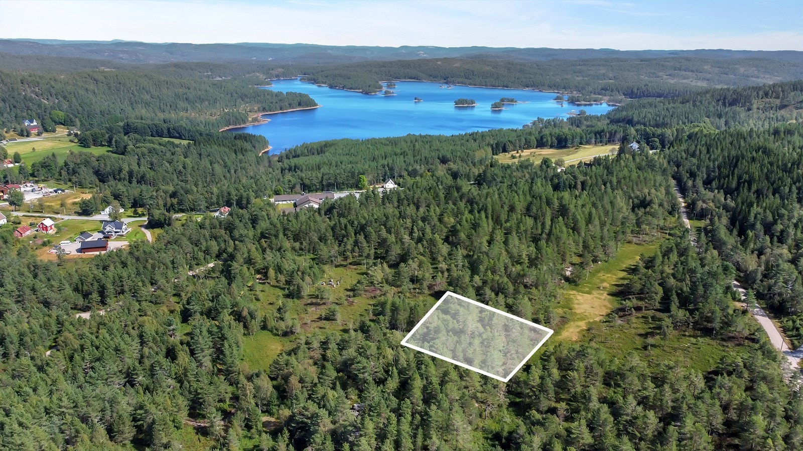 Det skraverte området illustrer tomtegrensene, disse er ikke nøyaktige og er kun ment som illustrasjon. Galleribilde