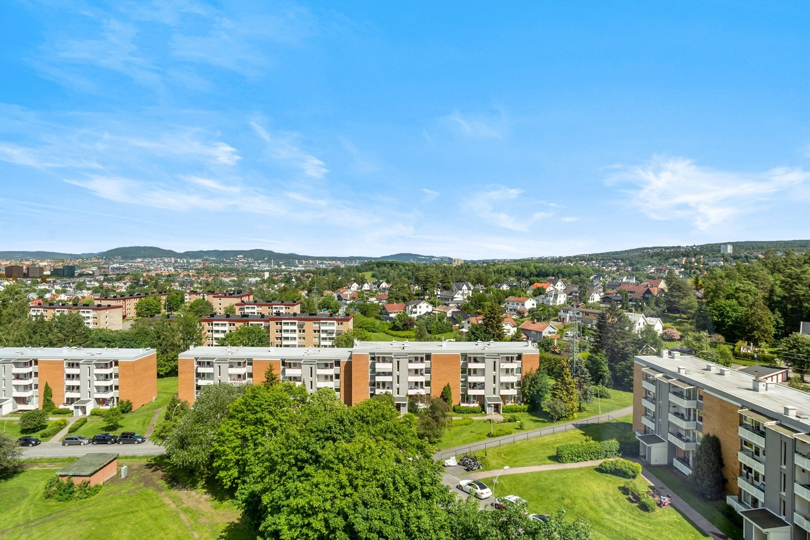 Leiligheten ligger like i nærheten av Østmarka, hvor du kan benytte deg av flotte turmuligheter både sommer og vinter. Galleribilde
