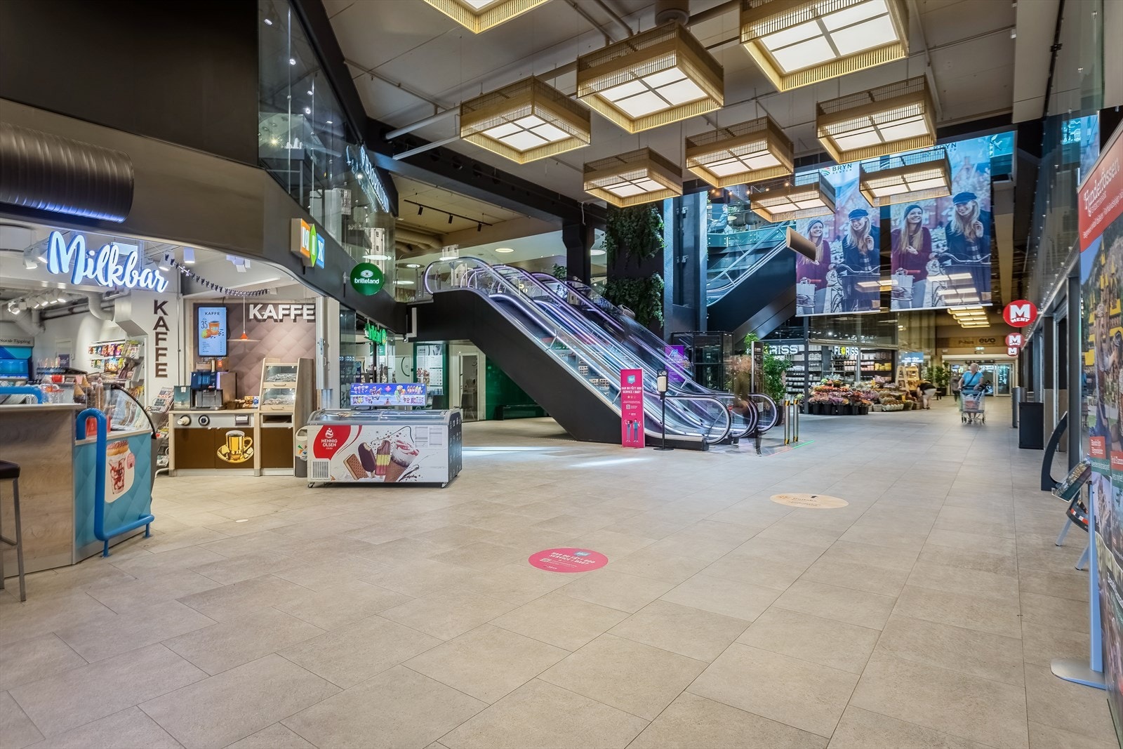 I tillegg ligger Bryn og Lambertseter Senter kun få minutter unna med bil. Galleribilde