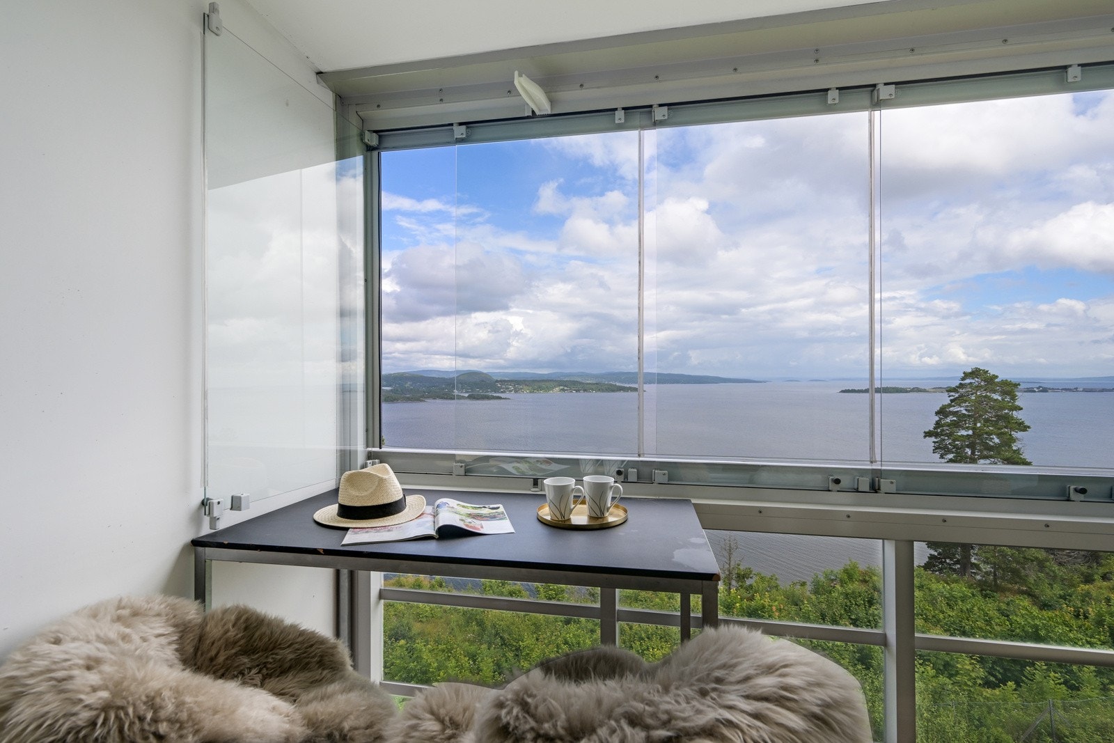 Flott utsikt fra balkongen mot øst. Galleribilde