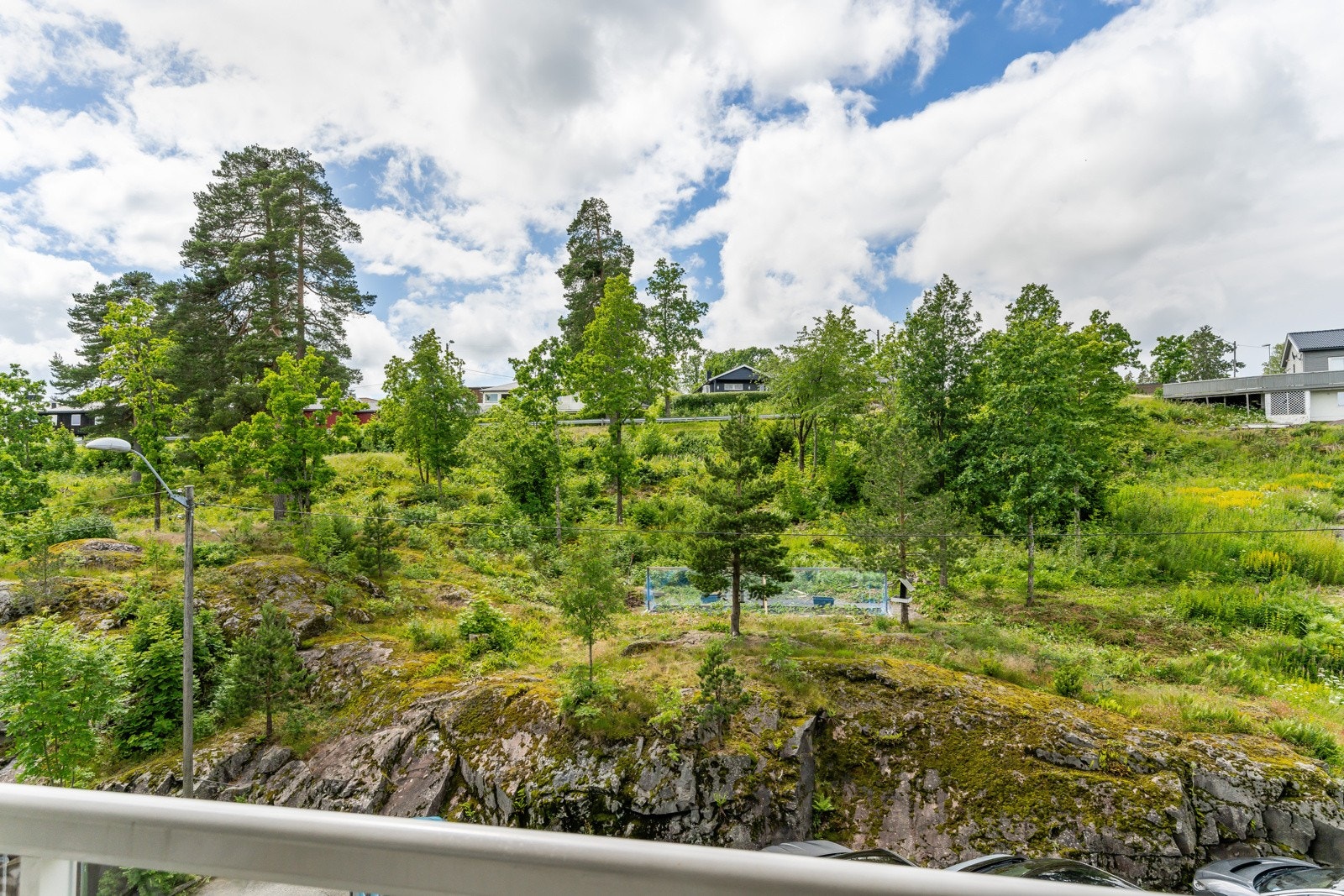 Utsikt over omgivelsene fra balkongen mot vest. Galleribilde