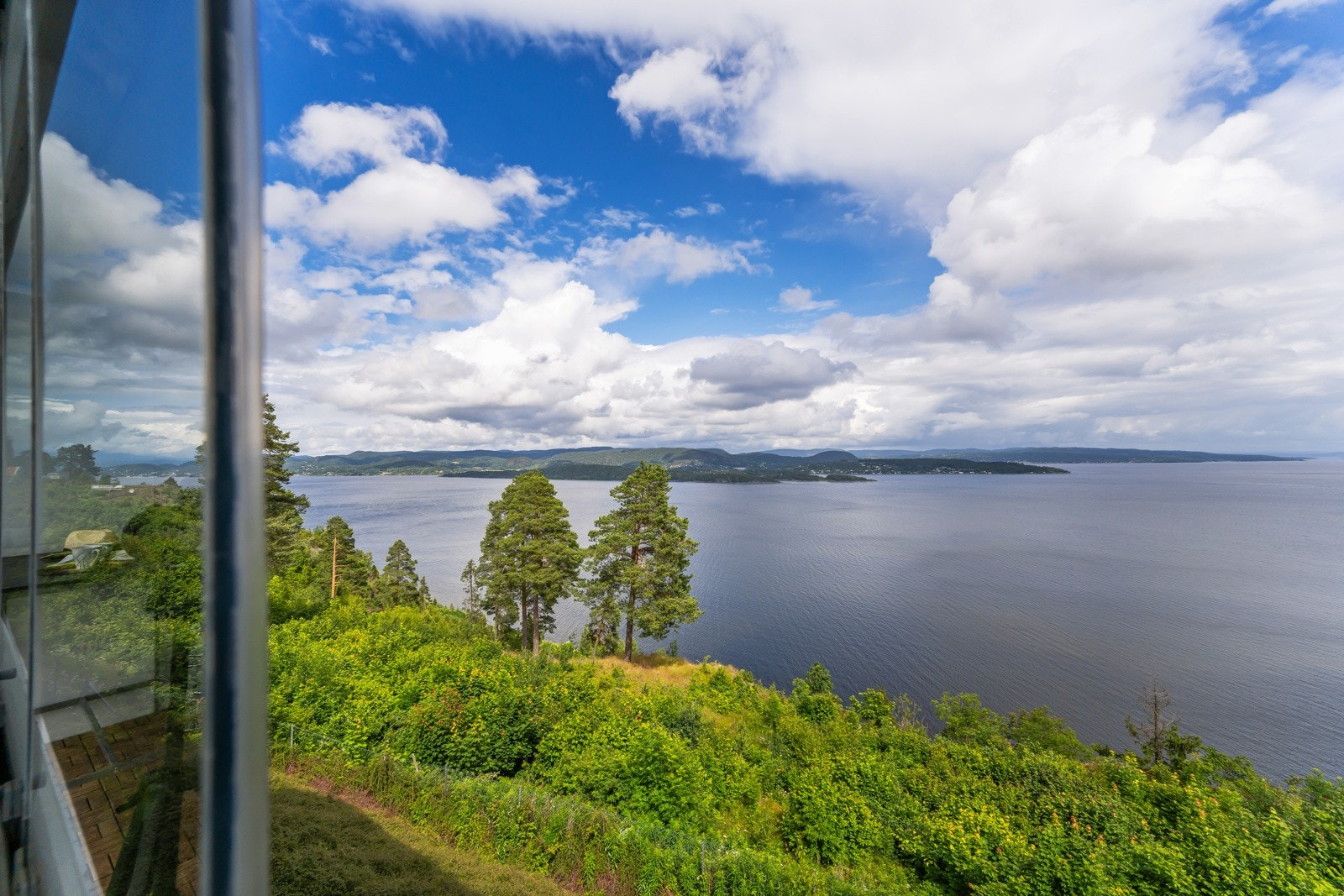 Her ser vi over til Kommersøya og Bjerkøya. Galleribilde