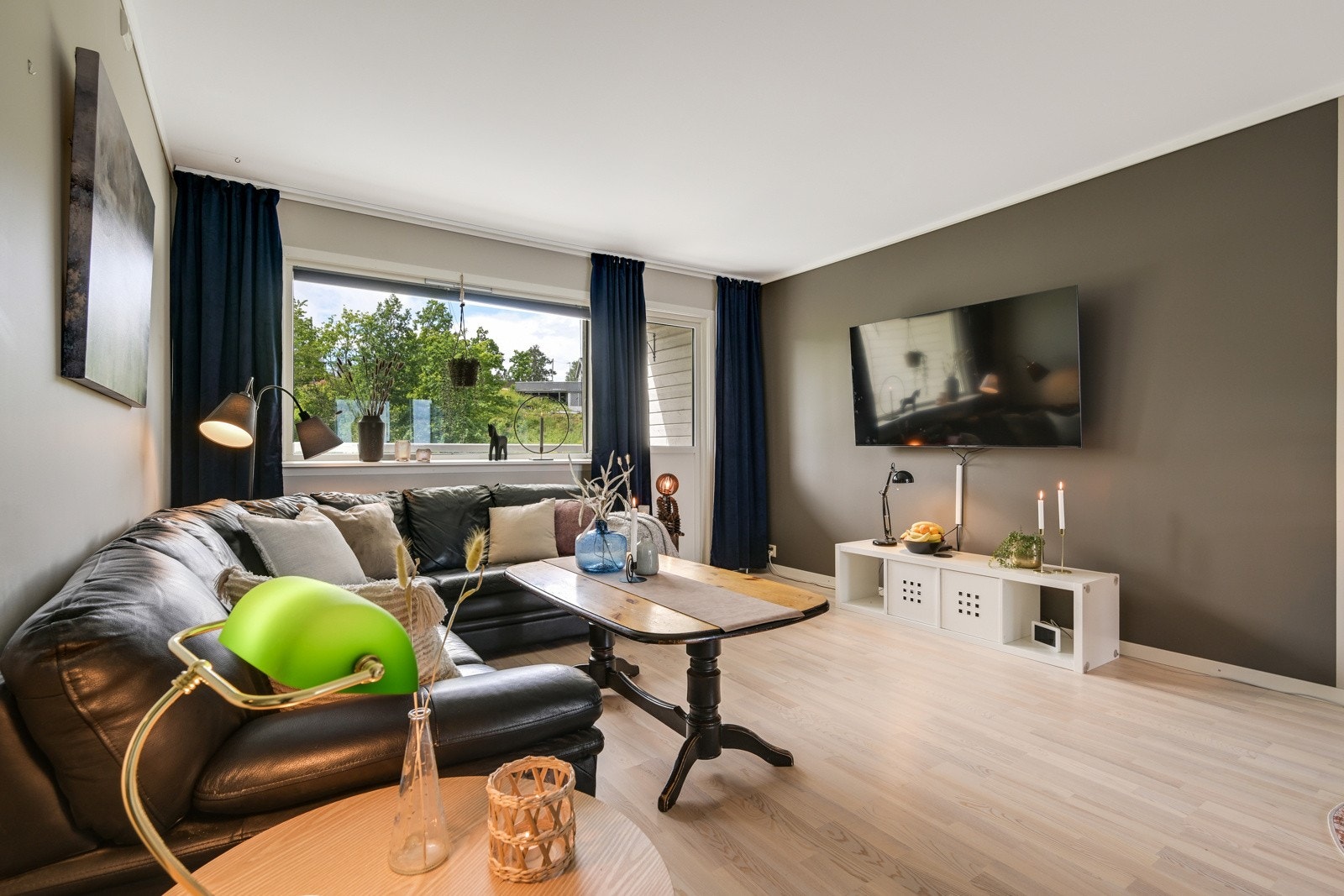 Her er det utgang til balkong mot vest. Galleribilde