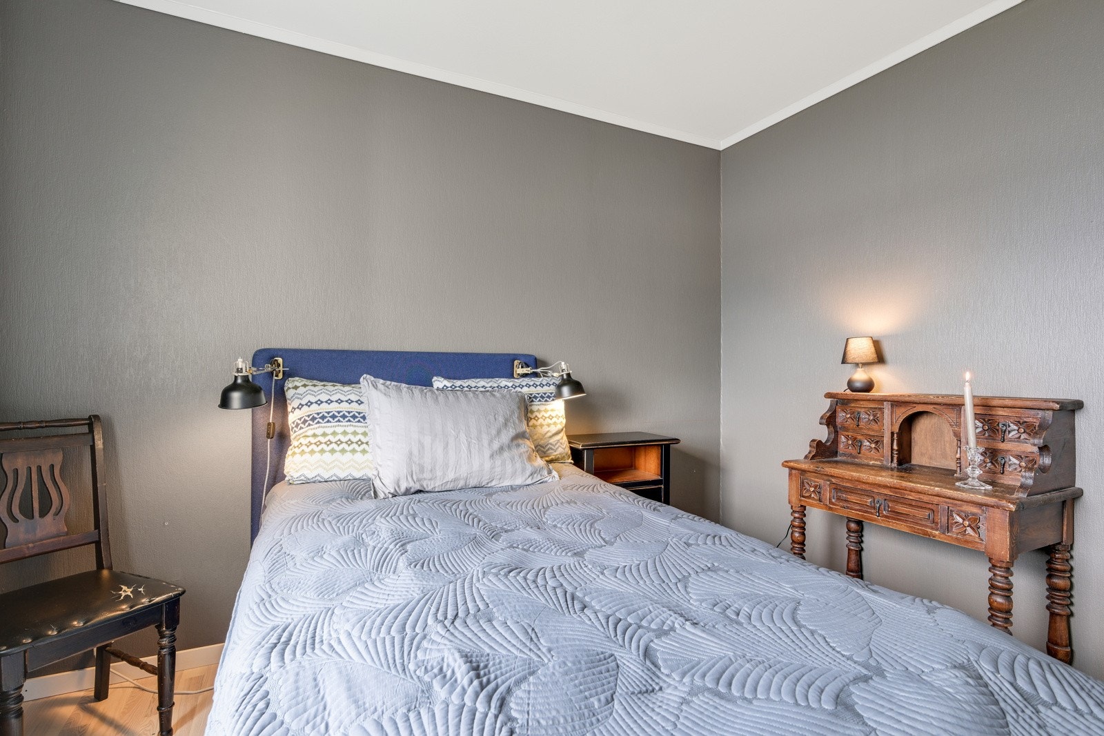 Hovedsoverommet byr på god plass for dobbelseng. Galleribilde