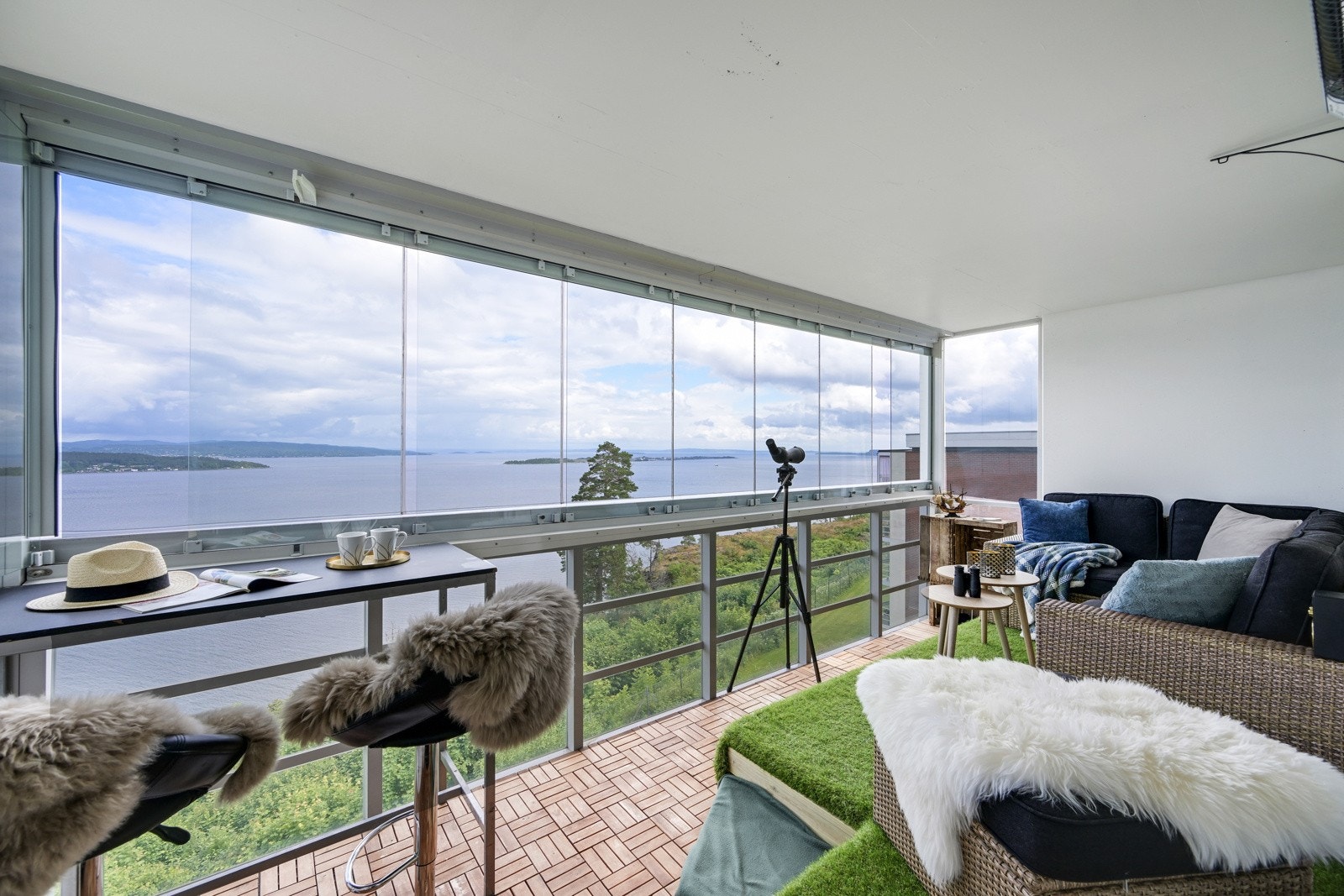 Leiligheten har to balkonger. Den østvendte balkongen er innglasset. Galleribilde