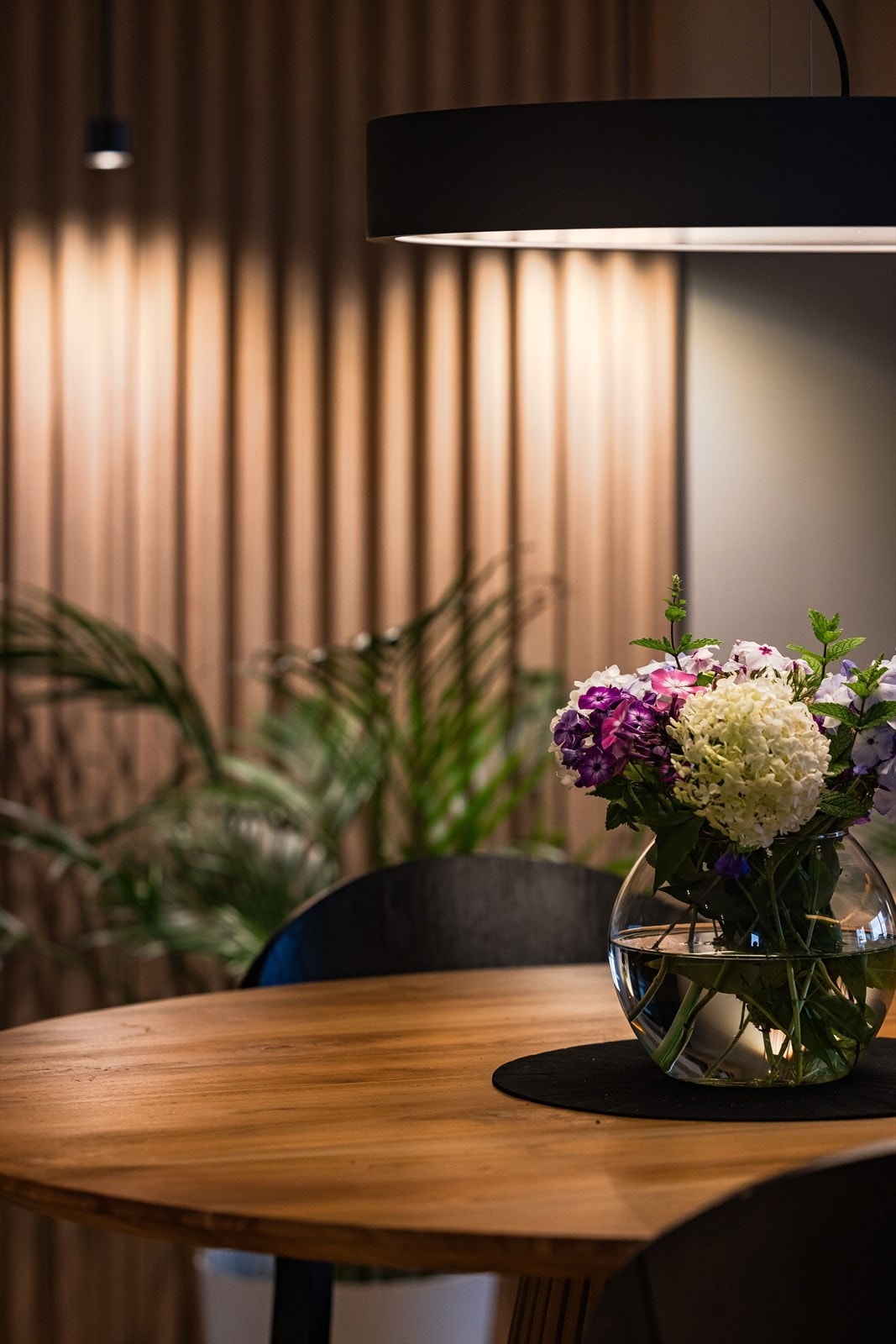 Dette er et hjem med høy standard, påkostede løsninger og flotte materialer. Galleribilde