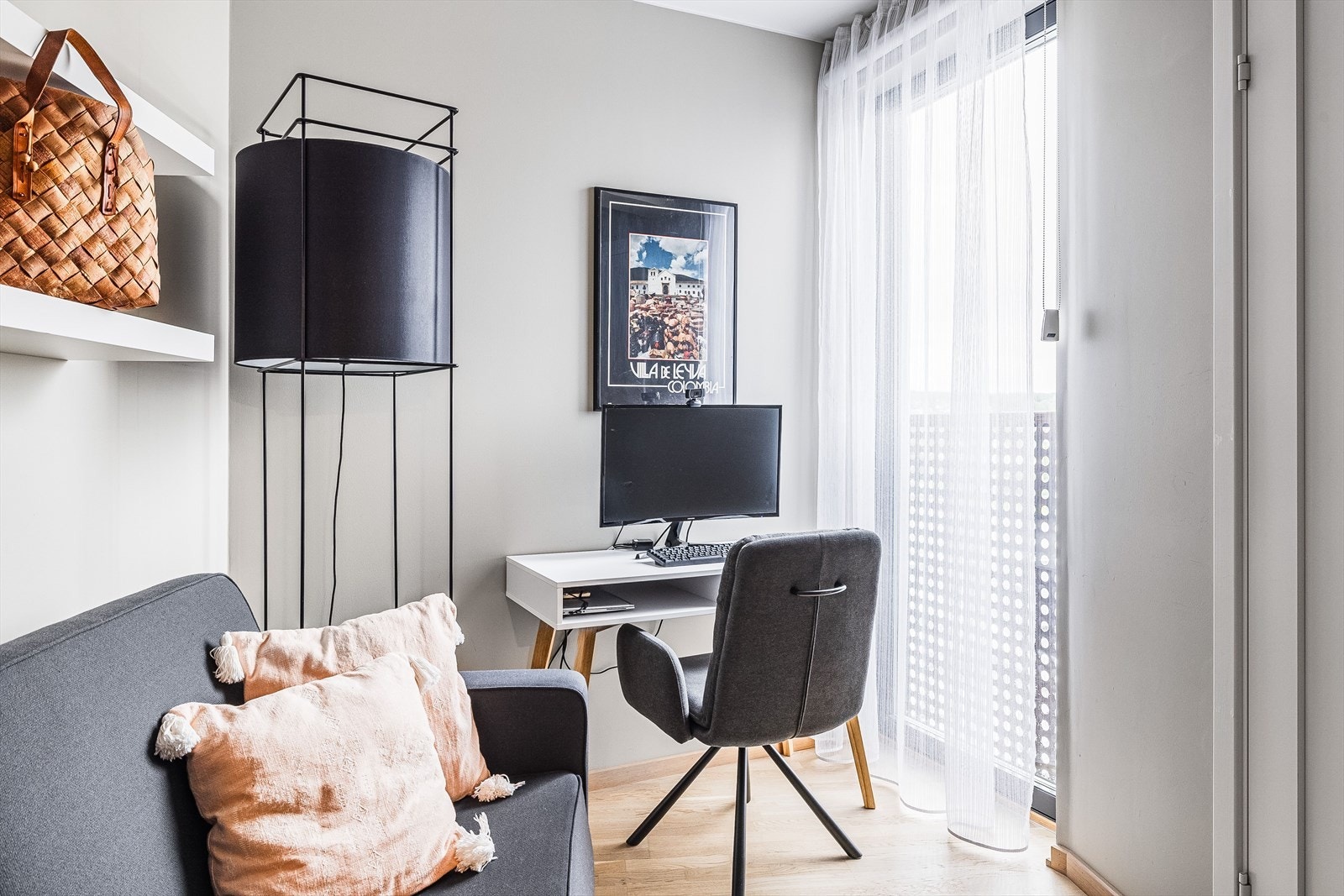 Soverommet har samme gode og moderne standard fra 2021 som resten av leiligheten - her kan du flytte rett inn! Galleribilde