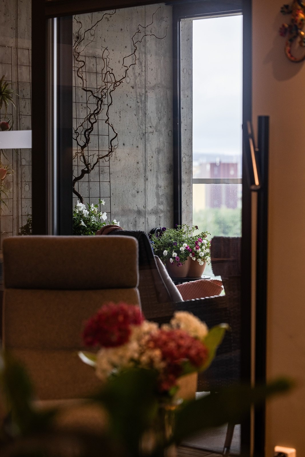 Leiligheten som ligger på enden i byggets 7. etasje har en gjennomgående og god planløsning med balkonger i begge ender. Galleribilde