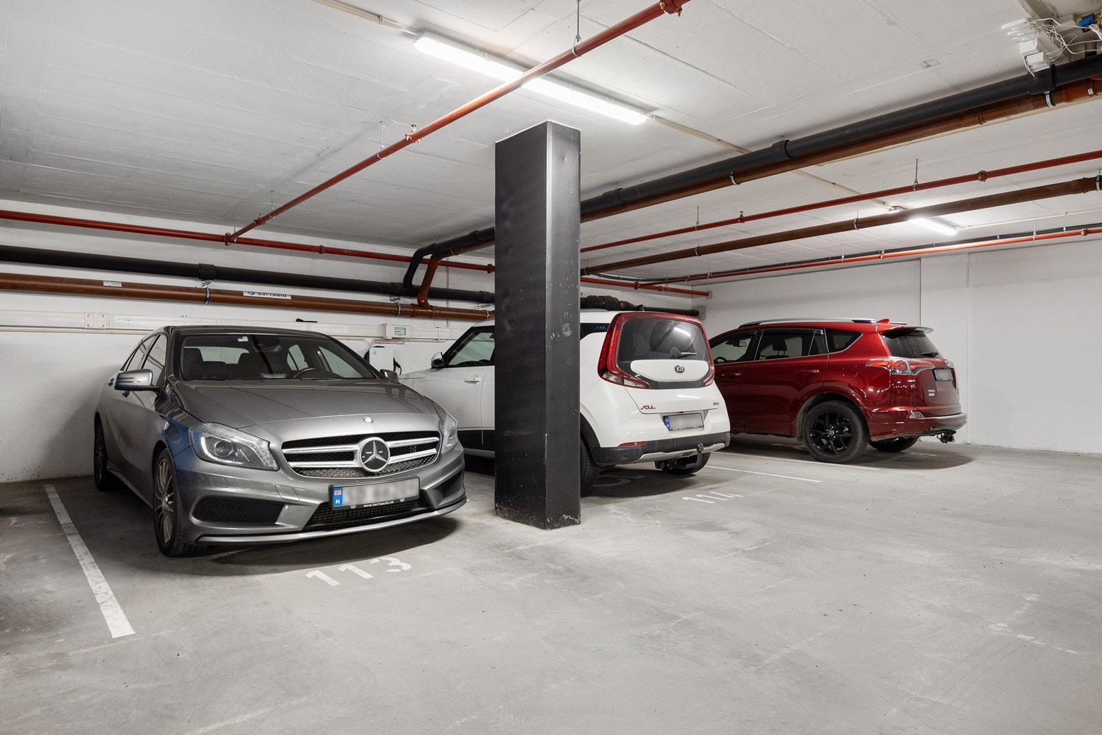 Det følger to parkeringer til leilgheten (113 og 114) . Fra garasje og opp til leilighetsplan er det heis. Galleribilde