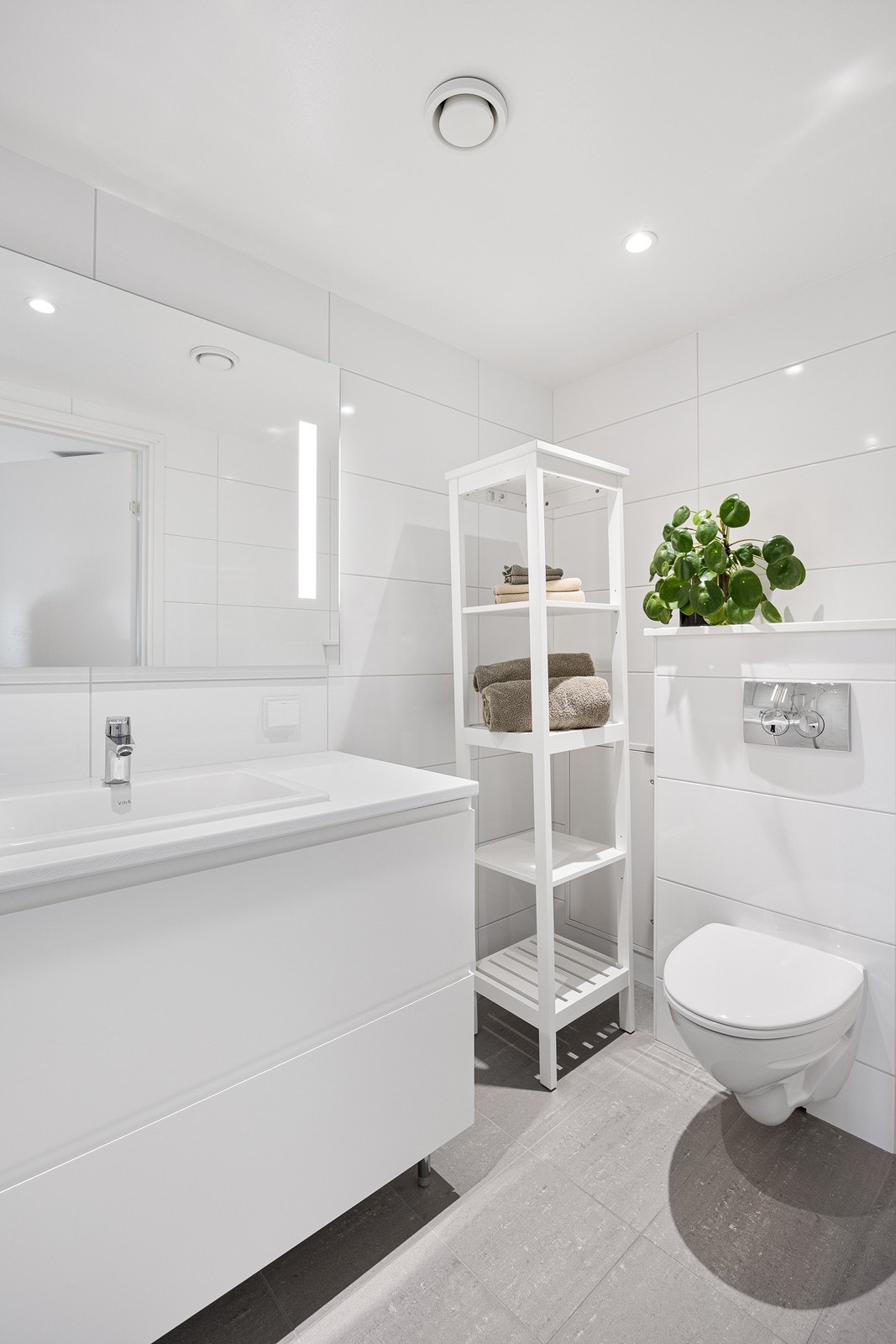 Baderommet har behagelig gulvvarme og balansert ventilasjon. Galleribilde